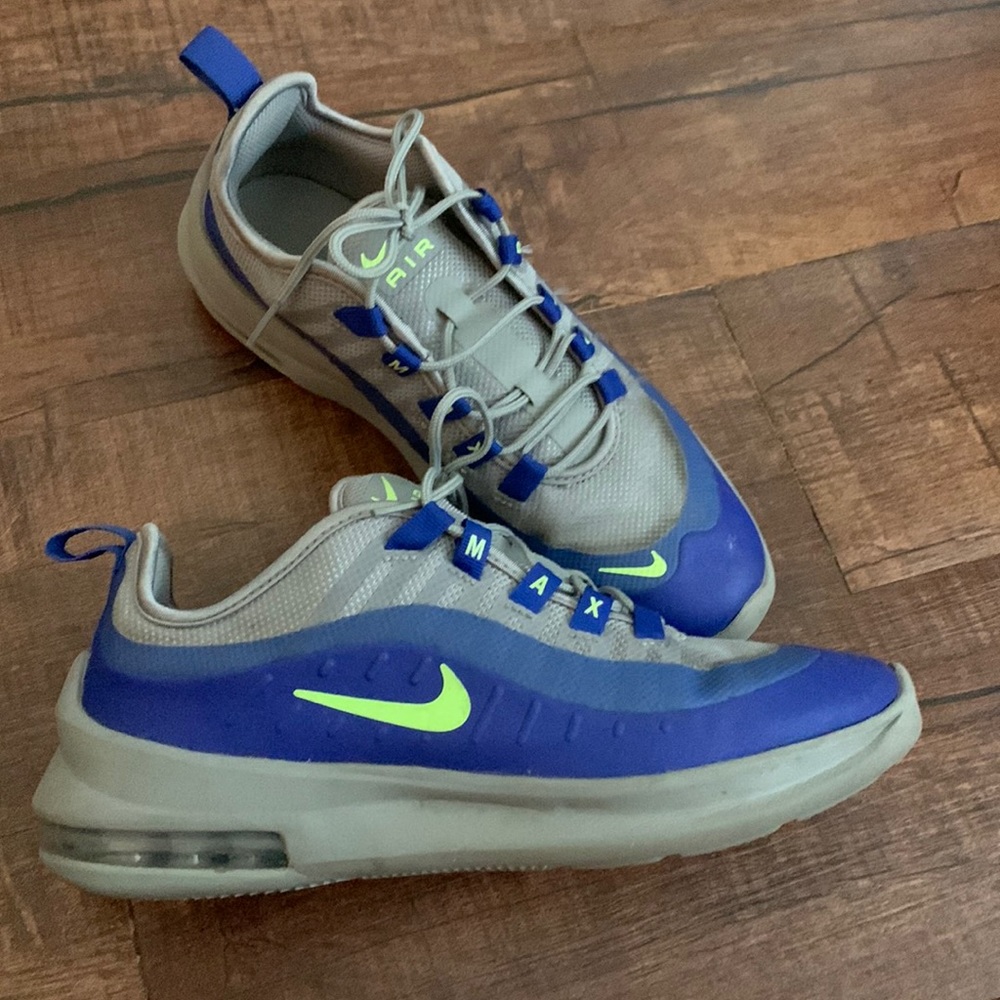 Boys shoes